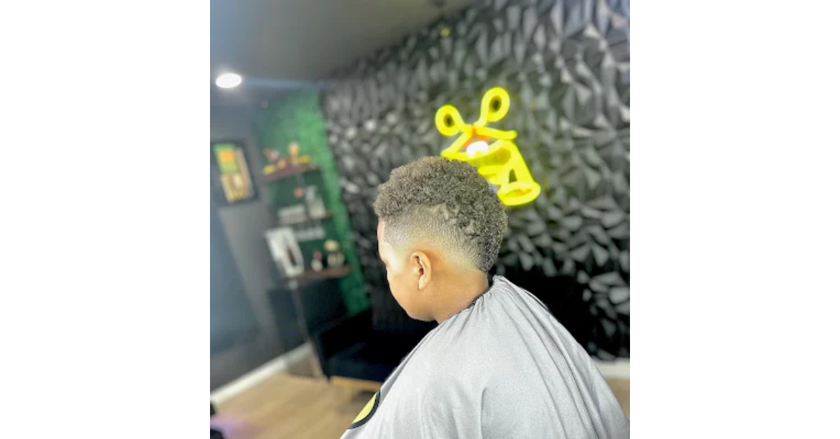 Kids Cape Haircutting