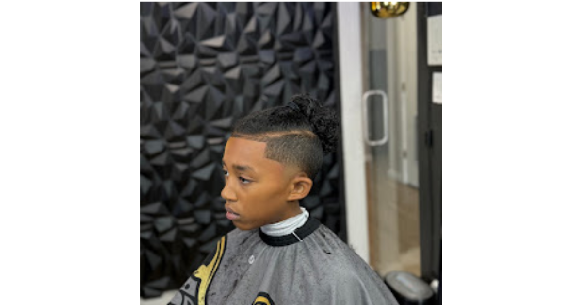 Mobile Barber Antioch CA providing a professional men's haircut at home for a busy client